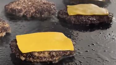 bajoneando: hamburguesas y panchos gourmet bajoneando: hamburguesas y panchos gourmet