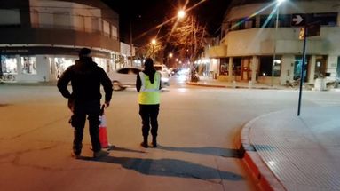 Las tareas, orientadas a garantizar la seguridad vial y el orden público en diferentes sectores estratégicos de la ciudad, se desarrollaron en colaboración coordinada con diversas fuerzas policiales y culminaron con la retención de rodados por faltas reglamentarias graves. Las tareas, orientadas a garantizar la seguridad vial y el orden público en diferentes sectores estratégicos de la ciudad, se desarrollaron en colaboración coordinada con diversas fuerzas policiales y culminaron con la retención de rodados por faltas reglamentarias graves.