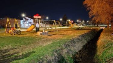 El crimen ocurrió en la plaza del barrio Itatí tras una discusión entre el menor y su novia con dos sujetos. El crimen ocurrió en la plaza del barrio Itatí tras una discusión entre el menor y su novia con dos sujetos.