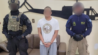 Pequeño J es el principal acusado del triple homicidio de Morena Verdi (20), Lara Morena Gutiérrez (15) y Brenda del Castillo (20). Pequeño J es el principal acusado del triple homicidio de Morena Verdi (20), Lara Morena Gutiérrez (15) y Brenda del Castillo (20).