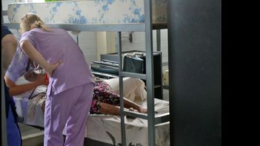 La Secretaría de Salud dispuso un completo dispositivo sanitario en los centros de evacuados. (LA OPINION)