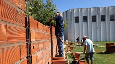 Los concejales Joaquín González y Melina Panatteri (Alianza La Libertad Avanza) presentaron un proyecto de comunicación en el Honorable Concejo Deliberante para solicitar al Departamento Ejecutivo de San Pedro un informe detallado sobre la financiación de las obras de infraestructura que se ejecutan en el Estadio Municipal. Los concejales Joaquín González y Melina Panatteri (Alianza La Libertad Avanza) presentaron un proyecto de comunicación en el Honorable Concejo Deliberante para solicitar al Departamento Ejecutivo de San Pedro un informe detallado sobre la financiación de las obras de infraestructura que se ejecutan en el Estadio Municipal.