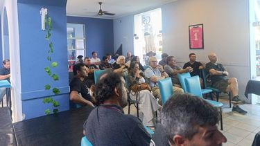 Productores e isleños autoconvocados del Delta se reunieron en Ramallo con autoridades policiales de Entre Ríos para exigir mayor seguridad ante el incremento de hechos delictivos en la zona. Productores e isleños autoconvocados del Delta se reunieron en Ramallo con autoridades policiales de Entre Ríos para exigir mayor seguridad ante el incremento de hechos delictivos en la zona.