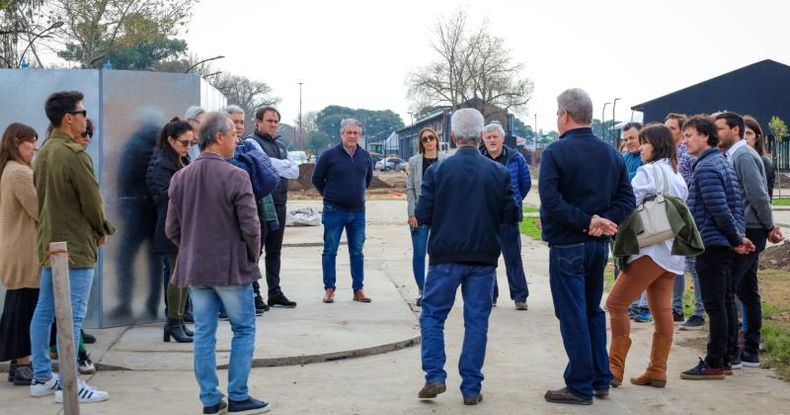 El intendente, autoridades municipales, concejales, representantes del Grupo Núcleo y de empresas privadas visitaron el futuro Parque de Educación Vial.