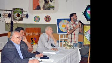En el último de los encuentros disertaron Leandro Peñaloza, Roberto Azpeitía y el sacerdote Aníbal Tabares. (LA OPINION)
