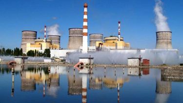 La de Zaporiyia es la central nuclear más grande de Europa, con seis de los 15 reactores de Ucrania. La de Zaporiyia es la central nuclear más grande de Europa, con seis de los 15 reactores de Ucrania.