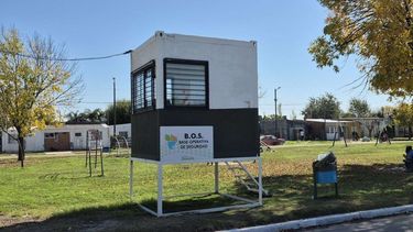 La preocupación y el temor volvieron a instalarse entre los vecinos de barrio Santa Rosa, de la ciudad de Ramallo, luego de un nuevo episodio de violencia protagonizado por tres hermanos de 13, 16 y 22 años, una situación que, aseguran, lleva años afectando la convivencia y la tranquilidad de la comunidad. La preocupación y el temor volvieron a instalarse entre los vecinos de barrio Santa Rosa, de la ciudad de Ramallo, luego de un nuevo episodio de violencia protagonizado por tres hermanos de 13, 16 y 22 años, una situación que, aseguran, lleva años afectando la convivencia y la tranquilidad de la comunidad.