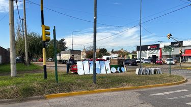 La venta callejera en Pergamino preocupa el comercio local. Una imagen de este martes en Illia y Liniers. La venta callejera en Pergamino preocupa el comercio local. Una imagen de este martes en Illia y Liniers.
