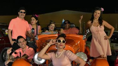 Flamin.go La banda deleitará al público con clásicos bailables y memorables baladas rockeras de las décadas de los 70s y 80s. Flamin.go La banda deleitará al público con clásicos bailables y memorables baladas rockeras de las décadas de los 70s y 80s.