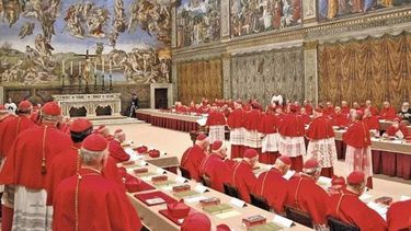 Los 133 cardenales permanecen incomunicados mientras participan del Cónclave. Los 133 cardenales permanecen incomunicados mientras participan del Cónclave.