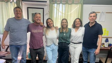 Los integrantes de la gestión del Consejo Escolar 2023 - 2025: los consejeros escolares Gonzalo Aguerre; Matías Moyano; Analía Capriotti; Silvia Yotti; Mariela Llop y Mariano Bocanera. Los integrantes de la gestión del Consejo Escolar 2023 - 2025: los consejeros escolares Gonzalo Aguerre; Matías Moyano; Analía Capriotti; Silvia Yotti; Mariela Llop y Mariano Bocanera.