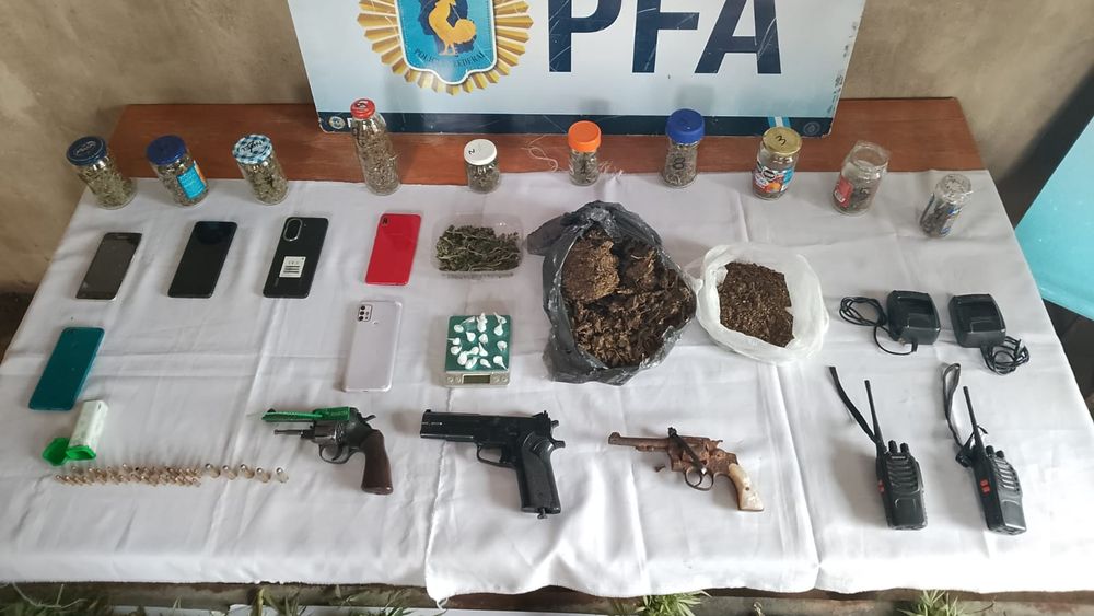 En el operativo secuestraron una importante cantidad de dosis de droga. En el operativo secuestraron una importante cantidad de dosis de droga.