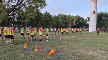 El plantel dirigido por Emiliano Capella se encuentra de pretemporada de cara a la Copa Federación, este campeonato comienza este fin de semana y el equipo de calle Pellegrini tiene jornada libre y su debut será en la segunda fecha ante Defensores Unidos de visitante. El plantel dirigido por Emiliano Capella se encuentra de pretemporada de cara a la Copa Federación, este campeonato comienza este fin de semana y el equipo de calle Pellegrini tiene jornada libre y su debut será en la segunda fecha ante Defensores Unidos de visitante.