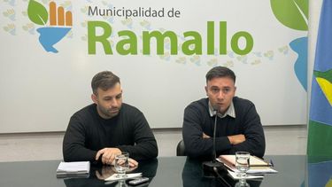 El Municipio de Ramallo anunció la puesta en marcha de una Mesa de Nocturnidad, un espacio de articulación entre el Estado, las fuerzas de seguridad y los responsables de locales bailables, con el objetivo de ordenar y garantizar el desarrollo seguro de las actividades nocturnas en el distrito. El Municipio de Ramallo anunció la puesta en marcha de una Mesa de Nocturnidad, un espacio de articulación entre el Estado, las fuerzas de seguridad y los responsables de locales bailables, con el objetivo de ordenar y garantizar el desarrollo seguro de las actividades nocturnas en el distrito.
