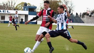 Rafael Sveruk en acción en la victoria del Rojinegro el pasado domingo frente a El Linqueño. Rafael Sveruk en acción en la victoria del Rojinegro el pasado domingo frente a El Linqueño.