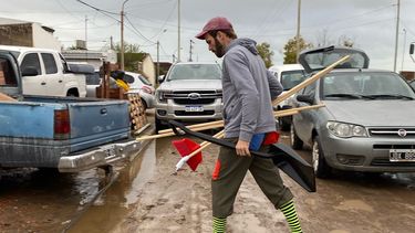 Los voluntarios de Pergamino desplegaron una tarea de asistencia pero también de contención hacia las personas afectadas por la inundación. Los voluntarios de Pergamino desplegaron una tarea de asistencia pero también de contención hacia las personas afectadas por la inundación.