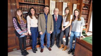 Los integrantes del Instituto de Derecho Penal junto al presidente del Colegio de Abogados, Damián Pimpinatti. (COLEGIO DE ABOGADOS DE PERGAMINO)