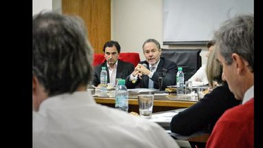 El ministro de Justicia bonaerense Gustavo Ferrari reunido con fiscales generales. (INTERNET)