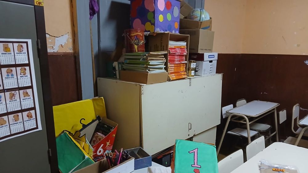 Ladrones de lo más vulnerable. La Escuela Primaria 16, en Florida y Rivadavia, sufrió daños en rejas, puertas y cámaras tras el robo en la madrugada. Ladrones de lo más vulnerable. La Escuela Primaria 16, en Florida y Rivadavia, sufrió daños en rejas, puertas y cámaras tras el robo en la madrugada.