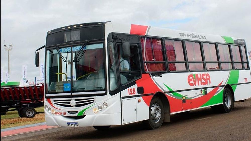 Para muchos vecinos de las distintas localidades del Partido de San Nicolás que utilizan el colectivo como medio de transporte, viajar diariamente hacia la ciudad cabecera ya representa un gasto semanal que se acerca a los $29.000 en algunos trayectos. Para muchos vecinos de las distintas localidades del Partido de San Nicolás que utilizan el colectivo como medio de transporte, viajar diariamente hacia la ciudad cabecera ya representa un gasto semanal que se acerca a los $29.000 en algunos trayectos.
