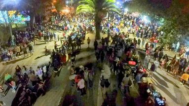 Los clubes e instituciones tendrán a su cargo la organización de las cantinas y ventas de espuma, con el propósito de recaudar fondos para sus actividades. Los clubes e instituciones tendrán a su cargo la organización de las cantinas y ventas de espuma, con el propósito de recaudar fondos para sus actividades.