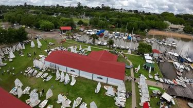 El Club Náutico San Pedro (CNSP) albergó la 24ª edición del Encuentro Nacional e Internacional de Escuelitas de Optimist, que reunió a más de 400 niños y niñas navegantes de distintas partes del país y del exterior. El Club Náutico San Pedro (CNSP) albergó la 24ª edición del Encuentro Nacional e Internacional de Escuelitas de Optimist, que reunió a más de 400 niños y niñas navegantes de distintas partes del país y del exterior.