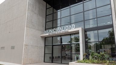 La Municipalidad de San Nicolás lanzó el programa “Conociendo la Muni”, una iniciativa destinada a alumnos de los últimos años de escuelas primarias y secundarias con el objetivo de acercarlos al funcionamiento del gobierno local. La Municipalidad de San Nicolás lanzó el programa “Conociendo la Muni”, una iniciativa destinada a alumnos de los últimos años de escuelas primarias y secundarias con el objetivo de acercarlos al funcionamiento del gobierno local.