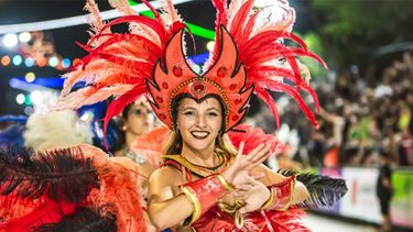 Carnaval de Lincoln 2026. Los desfiles comenzarán cada noche a las 21:30 y se extenderán por aproximadamente cuatro horas.