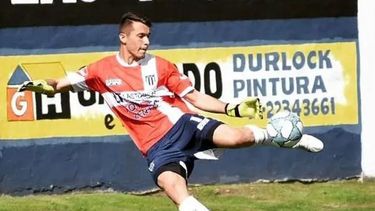 Ezequiel Bacher firmará en las próximas horas el contrato que lo vinculará a Douglas. Ezequiel Bacher firmará en las próximas horas el contrato que lo vinculará a Douglas.