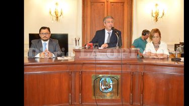 El intendente Javier Martínez, ayer a la mañana durante su discurso en el Concejo Deliberante. (LA OPINION)