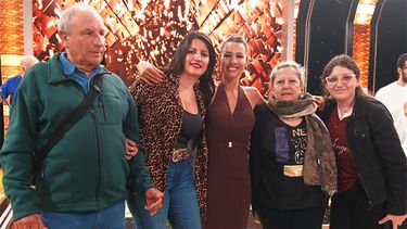 Valeria Mantuano comparte con Carolina “Pampita” Ardohain y su familia su triunfo en Los 8 escalones.
