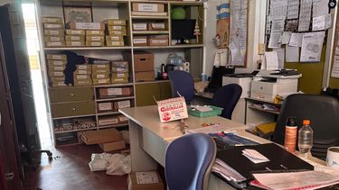 Desde las Escuelas Primaria 42 y Secundaria 16 convocaron al Consejo Escolar, solicitando la intervención urgente de contratistas para realizar reparaciones de herrería, puertas, vidrios y medidas de seguridad, con el objetivo de restaurar lo dañado y prevenir nuevos episodios de este tipo. Desde las Escuelas Primaria 42 y Secundaria 16 convocaron al Consejo Escolar, solicitando la intervención urgente de contratistas para realizar reparaciones de herrería, puertas, vidrios y medidas de seguridad, con el objetivo de restaurar lo dañado y prevenir nuevos episodios de este tipo.