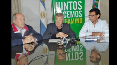Rubén Fernández, Omar Pacini y Marcos Carini, explicaron los alcances del acuerdo. (LA OPINION)