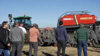 Con operaciones comerciales cerradas en el predio, demostraciones a campo y el lanzamiento de un innovador programa de producción de soja no transgénica, la primera edición de Agro-TD 360 finalizó con un balance positivo en Carmen de Areco. Con operaciones comerciales cerradas en el predio, demostraciones a campo y el lanzamiento de un innovador programa de producción de soja no transgénica, la primera edición de Agro-TD 360 finalizó con un balance positivo en Carmen de Areco.
