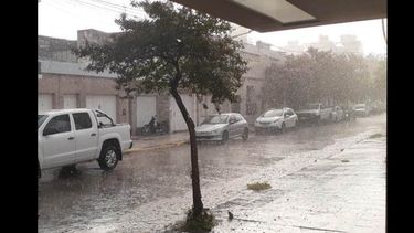 Al menos en la zona céntrica se registró granizo. Al menos en la zona céntrica se registró granizo.