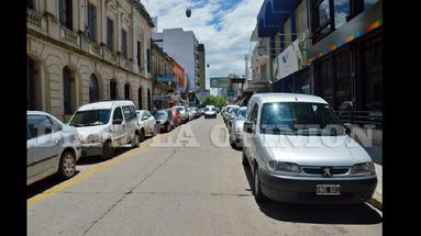 Es escasa la actividad comercial que hay en este tramo de San Nicolás y es necesaria la recuperación. (LA OPINION)