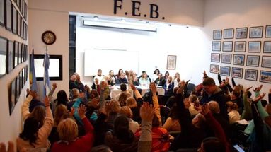La FEB fue el primero de los gremios docentes que aprobó la propuesta del Gobierno bonaerense.