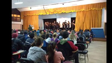 Dos establecimientos educativos se unieron en una interesante iniciativa. (ESCUELA TECNICA Nº 1)