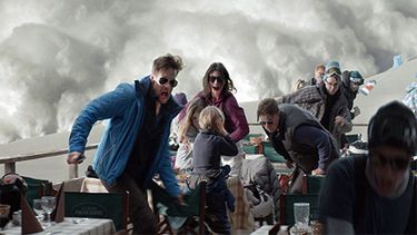 Este domingo, a las 18:00 se proyecta Fuerza Mayor (2014), del reconocido director sueco Ruben Östlund. Este domingo, a las 18:00 se proyecta Fuerza Mayor (2014), del reconocido director sueco Ruben Östlund.