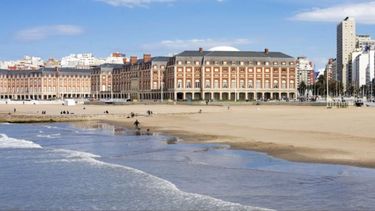 Esta conexión se explica por influencias históricas, estilos importados y una identidad costera que, adaptada al paisaje argentino, conserva claros guiños al Viejo Continente. Esta conexión se explica por influencias históricas, estilos importados y una identidad costera que, adaptada al paisaje argentino, conserva claros guiños al Viejo Continente.