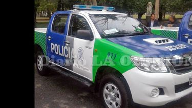 El nuevo móvil Toyota Hilux que recibió el Destacamento.  (LA OPINION)
