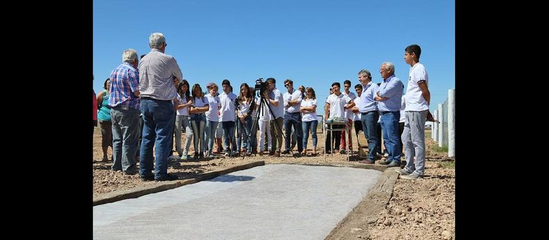 Una vez inaugurada formalmente la planta, el intendente destacó el avance que tiene este tipo de proyectos ambientales en los pueblos. (LA OPINION)