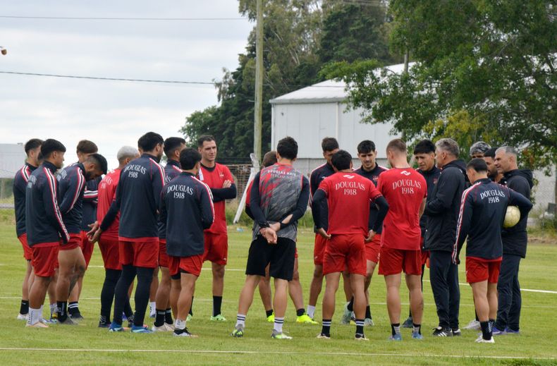 Douglas recibe a Olimpo en un nuevo capítulo de su ilusión por el ascenso