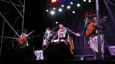 Los días viernes 20, sábado 21 y domingo 22, el Parque Urbano fue protagonista del disfrute familiar en el marco de la Fiesta Popular del Chamamé junto a una nueva edición de la Expo Colectividades, una gran propuesta cultural gratuita que impulsó el Municipio de Zárate. Los días viernes 20, sábado 21 y domingo 22, el Parque Urbano fue protagonista del disfrute familiar en el marco de la Fiesta Popular del Chamamé junto a una nueva edición de la Expo Colectividades, una gran propuesta cultural gratuita que impulsó el Municipio de Zárate.