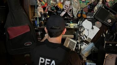 Los allanamientos desbarataron la banda local que era una célula argentina de una organización criminal internacional. Los allanamientos desbarataron la banda local que era una célula argentina de una organización criminal internacional.