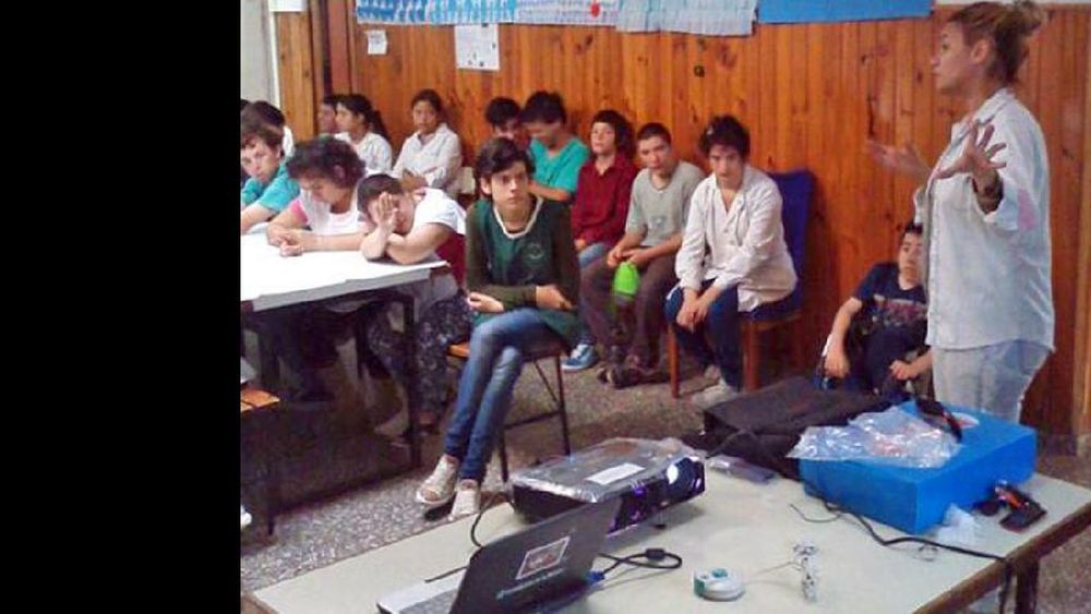 El taller estuvo a cargo de la psicóloga Jimena Marchi. (GOBIERNO DE PERGAMINO)