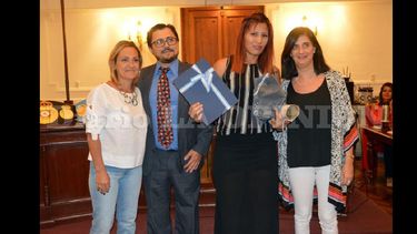 Anahí Sánchez junto a Fernanda Alegre, Lucio Tezón y Andrea Bosco durante la sesión especial. (LA OPINION)