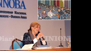La reconocida doctora Graciela Frigerio. (LA OPINION) - La charla tuvo como tema principal la relación entre las generaciones. (LA OPINION)