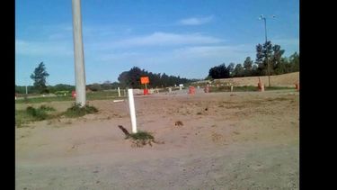 La detención de las obras en Parada Robles vino acompañada de inseguridad y deterioro de la traza original. (LA OPINION)