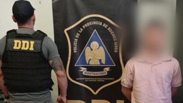 El convicto ya no goza del beneficio del arresto domiciliario al ser revocado por el Tribunal Oral en lo Criminal. El convicto ya no goza del beneficio del arresto domiciliario al ser revocado por el Tribunal Oral en lo Criminal.